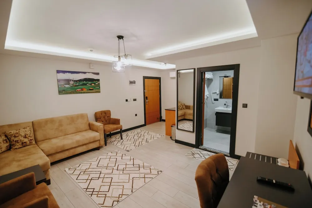 Comfort Oda, 1 Büyük (Queen) Boy Yatak ve Çekyat