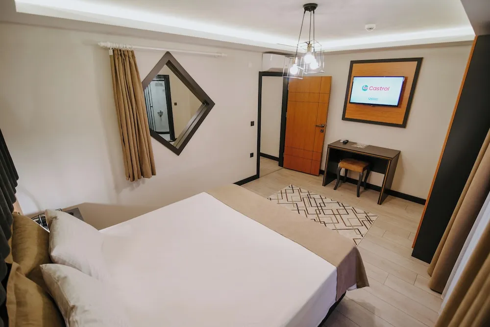 Comfort Oda, 1 Büyük (Queen) Boy Yatak ve Çekyat