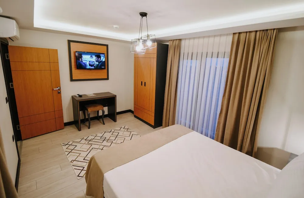 Comfort Oda, 1 Büyük (Queen) Boy Yatak ve Çekyat