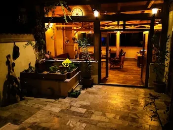 Larissa Cave Hotel