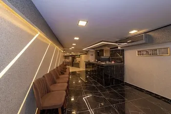 Grand Ahi Hotel