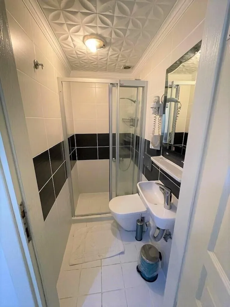 Standard Büyük Yataklı Tek Kişilik Oda