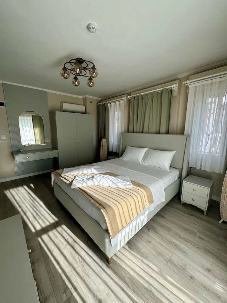 Deluxe Üç Kişilik Oda