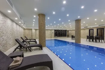 Shimall Deluxe Hotel