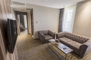 Shimall Deluxe Hotel