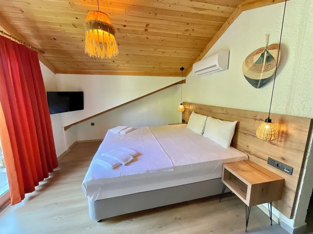 Deluxe Tek Büyük Yataklı Oda, 1 En Büyük (King) Boy Yatak, Sigara İçilmez, Dağ Manzaralı