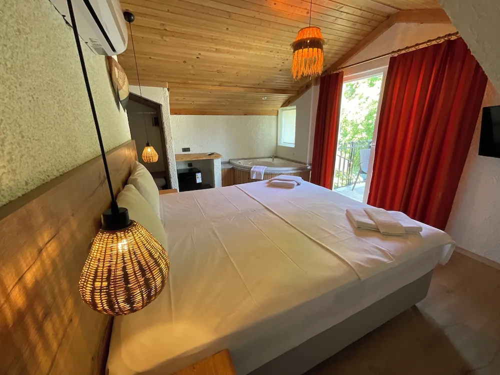 Deluxe Tek Büyük Yataklı Oda, 1 En Büyük (King) Boy Yatak, Sigara İçilmez, Dağ Manzaralı