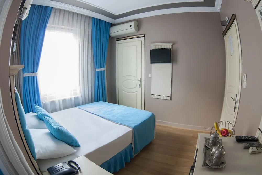 Büyük Yataklı Tek Kişilik Oda