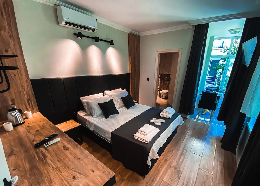 Standard Tek Büyük Yataklı Oda