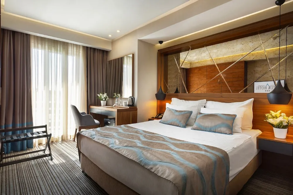 Standard Two Single Bed with City View Room