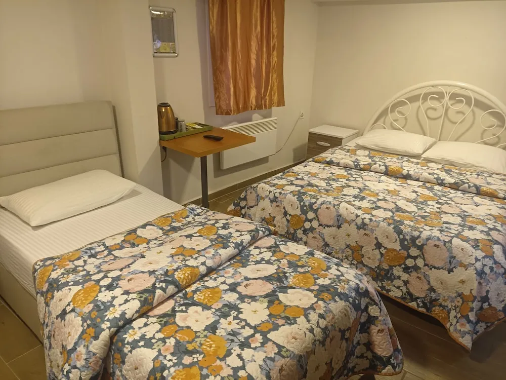 Family Oda, Avlu Manzaralı