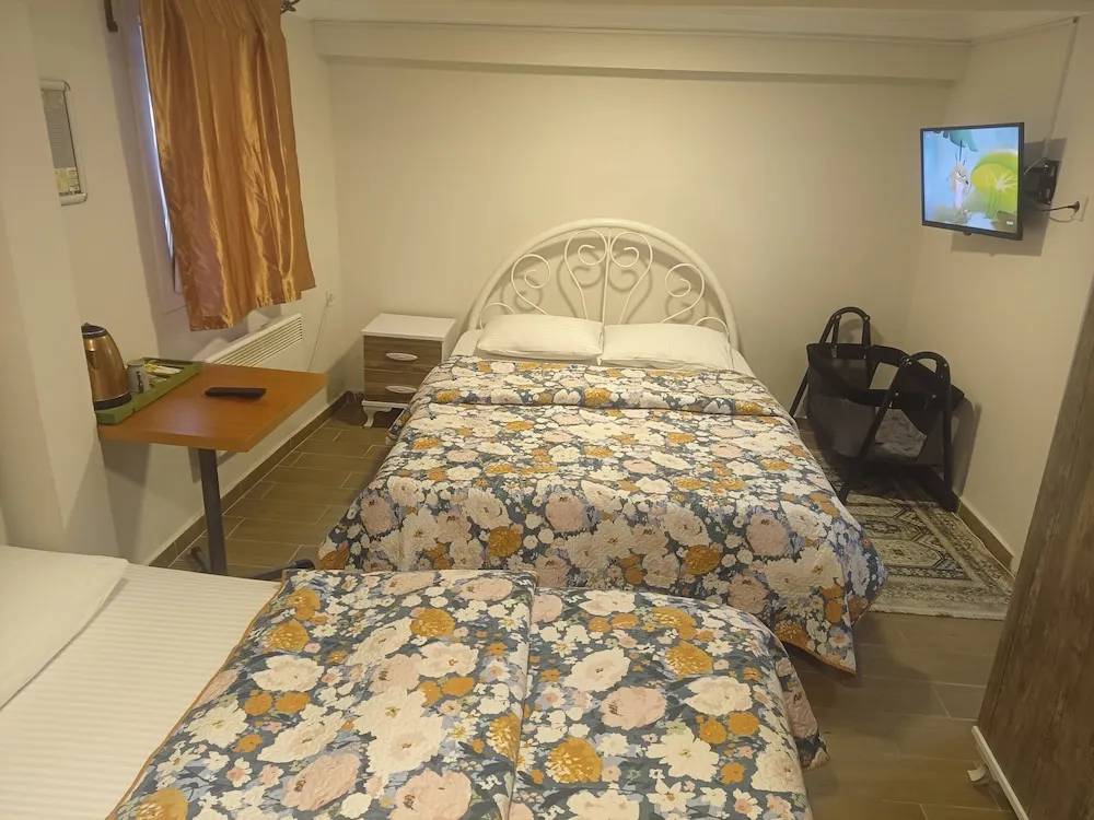 Family Oda, Avlu Manzaralı