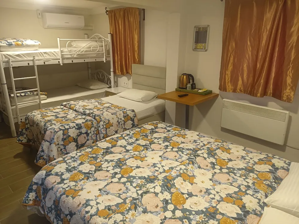 Family Oda, Avlu Manzaralı