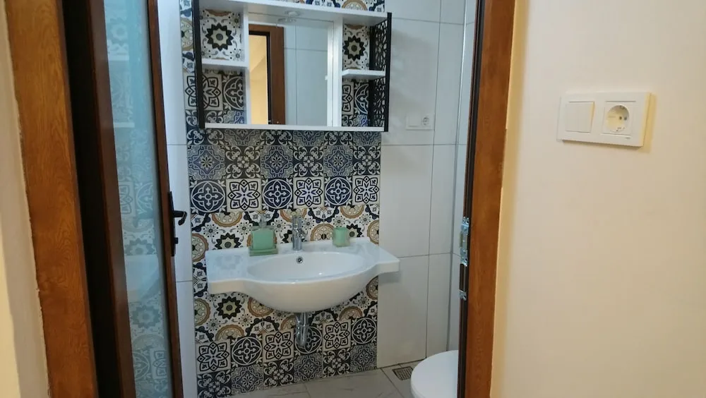 Family Oda, Avlu Manzaralı