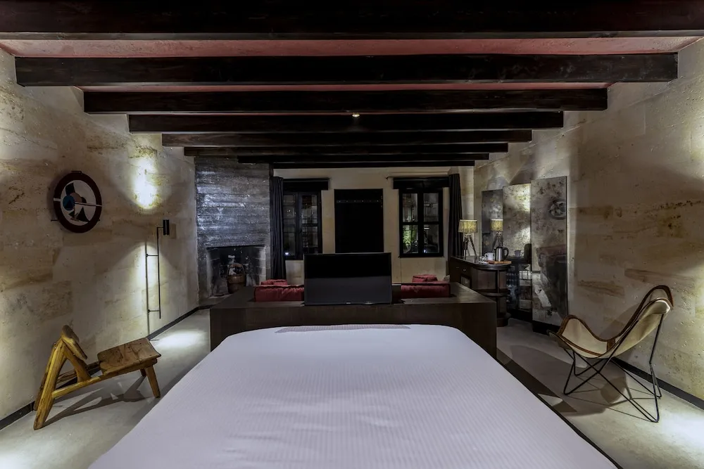 Stone Suite with Cave Bath