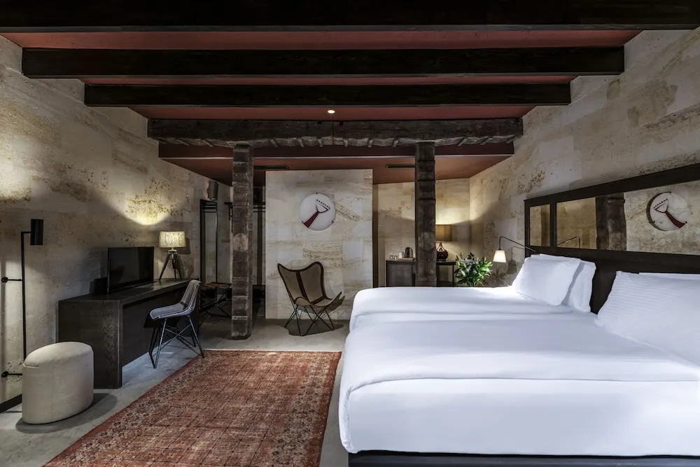 Stone Suite with Cave Bath