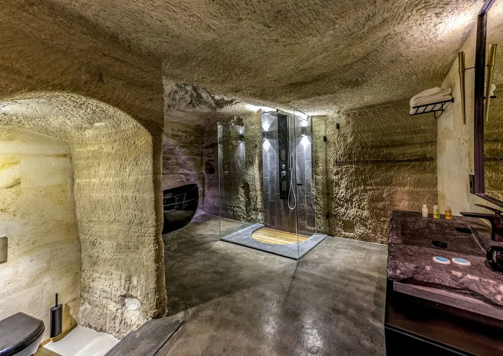 Stone Suite with Cave Bath