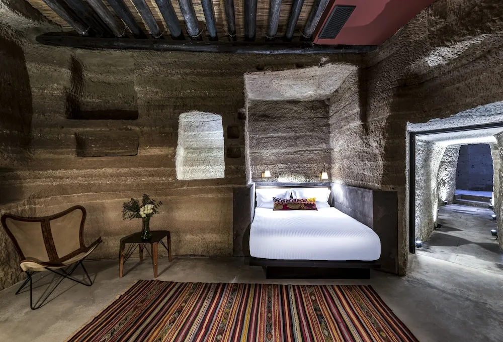 Cave Suite
