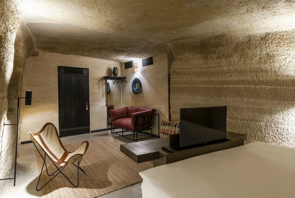 Cave Suite