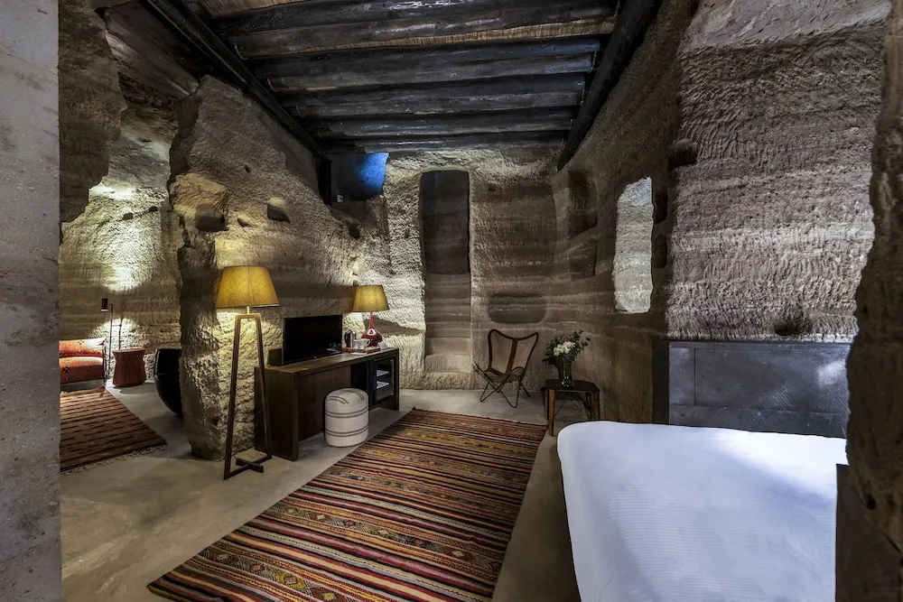 Cave Suite