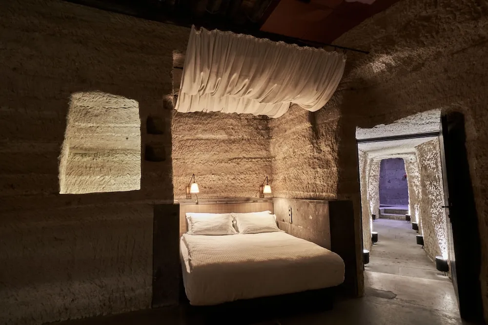 Cave Suite
