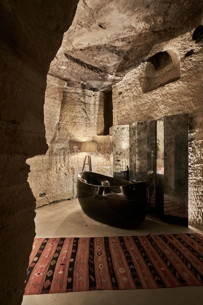Cave Suite