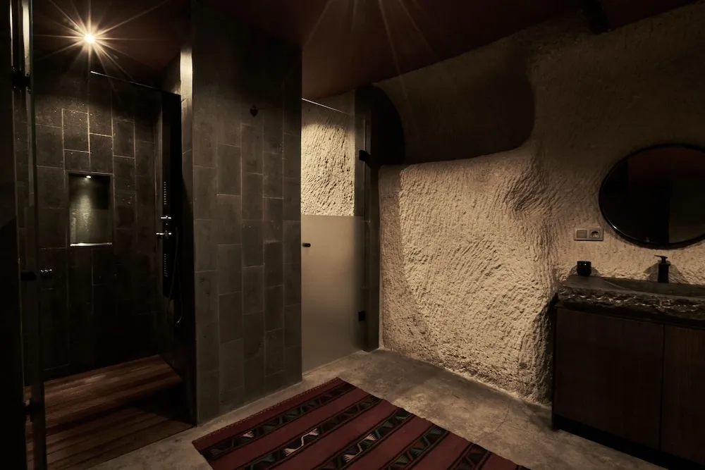 Cave Suite