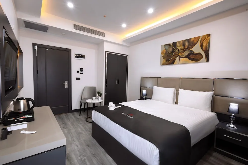 Deluxe Tek Büyük Yataklı Oda