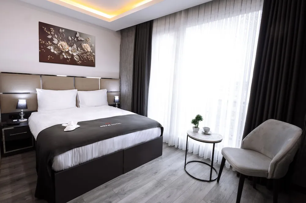 Deluxe Tek Büyük Yataklı Oda