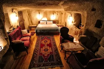 Patisca Cave House