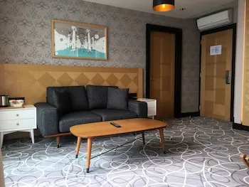 Four-G Hotel