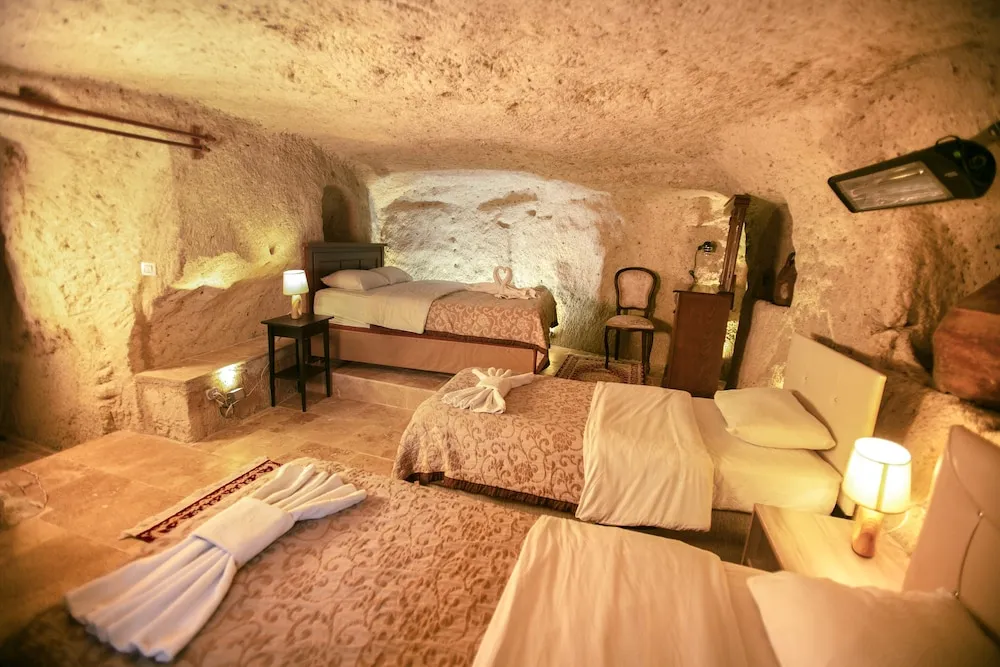 Studio Cave Room
