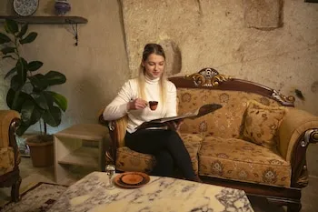 Kamelya Cave Hostel - Adults Only