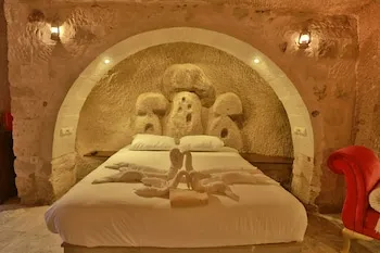 Eagle Cave Inn