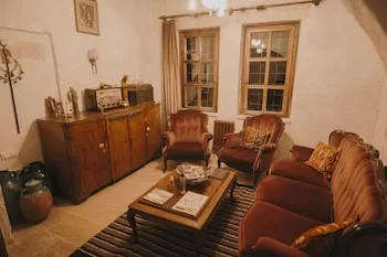 Eagle Cave Inn