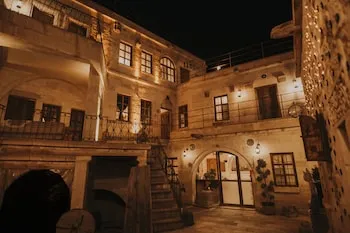 Eagle Cave Inn