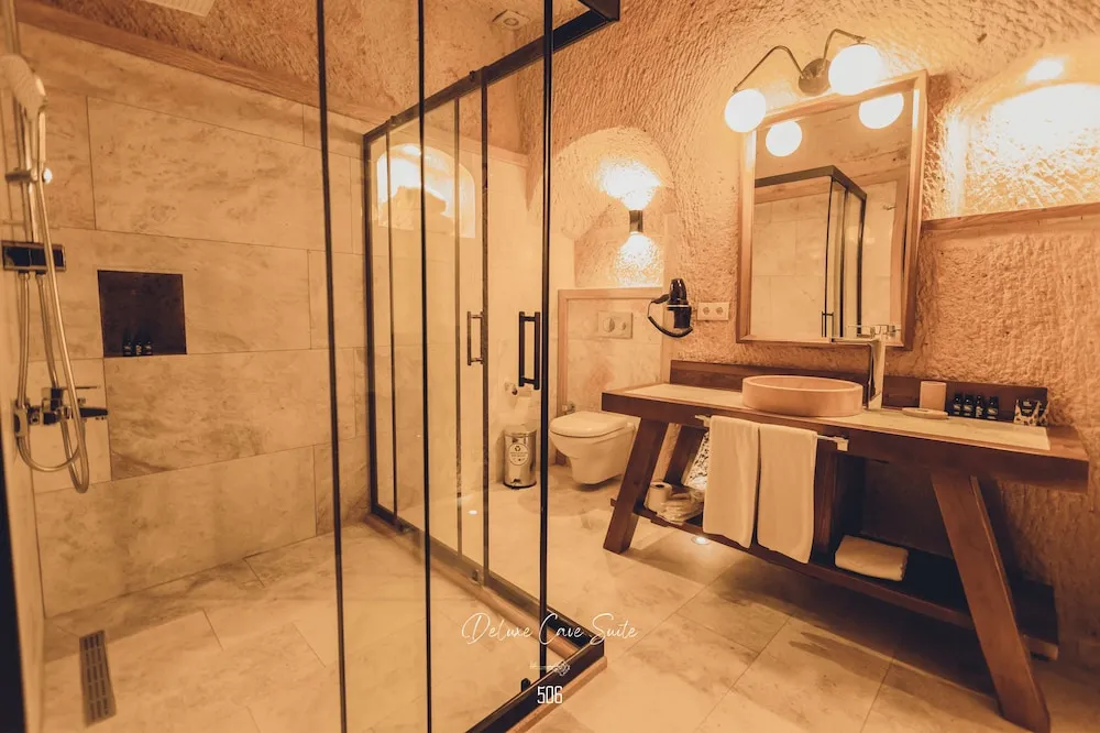 Advantage Cave Suite