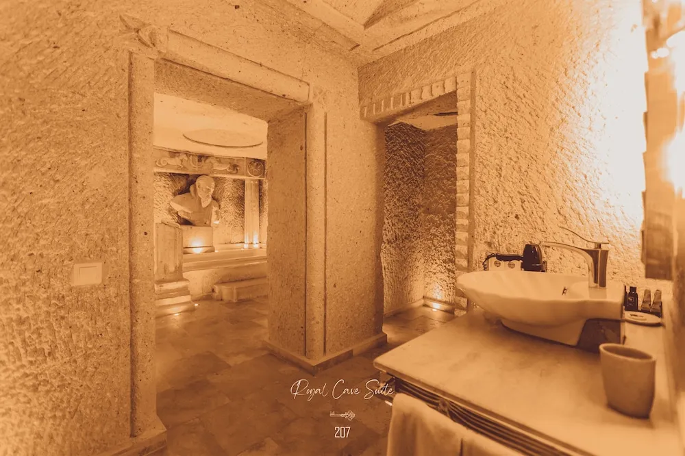 Royal Cave Suite