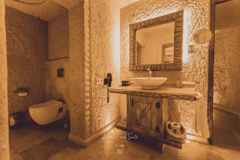 Royal Cave Suite