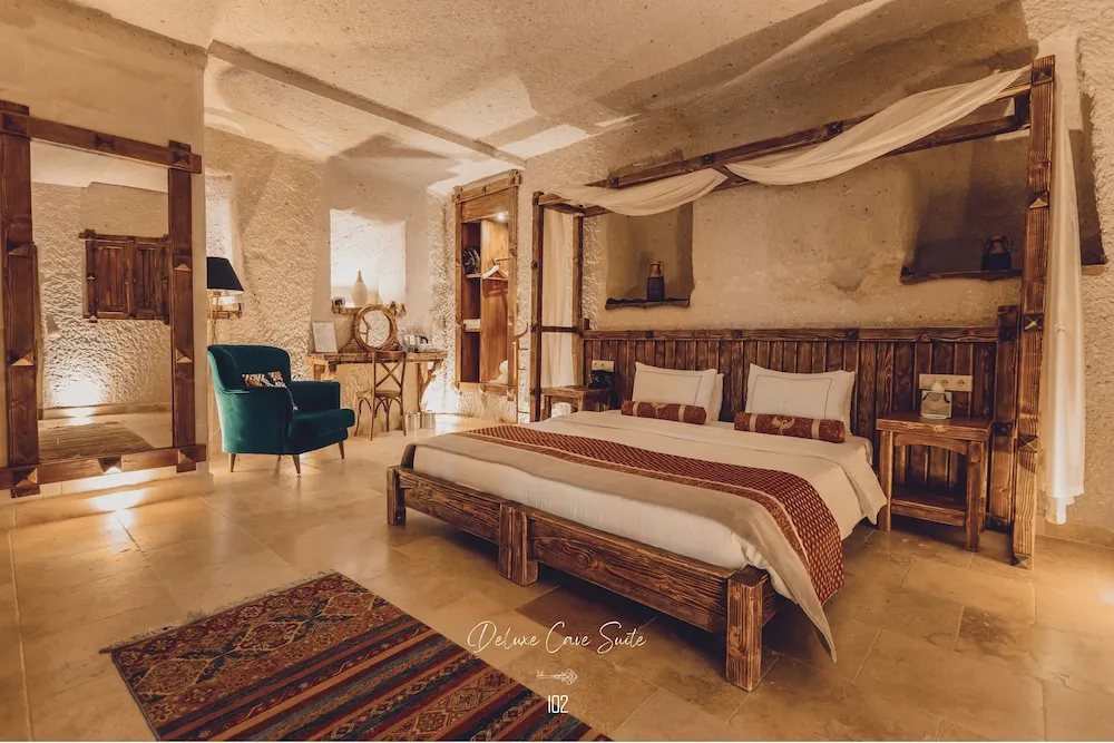 Deluxe Cave Suite With Jacuzzi