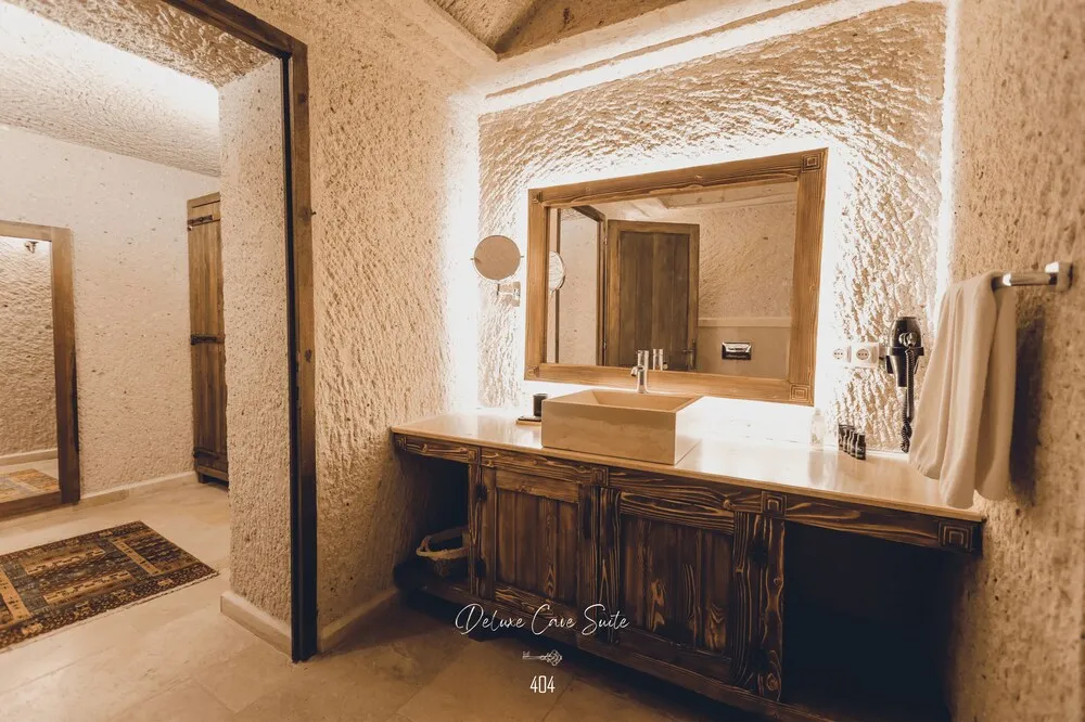 Deluxe Cave Suite With Jacuzzi