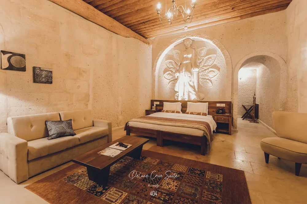 Deluxe Cave Suite With Jacuzzi