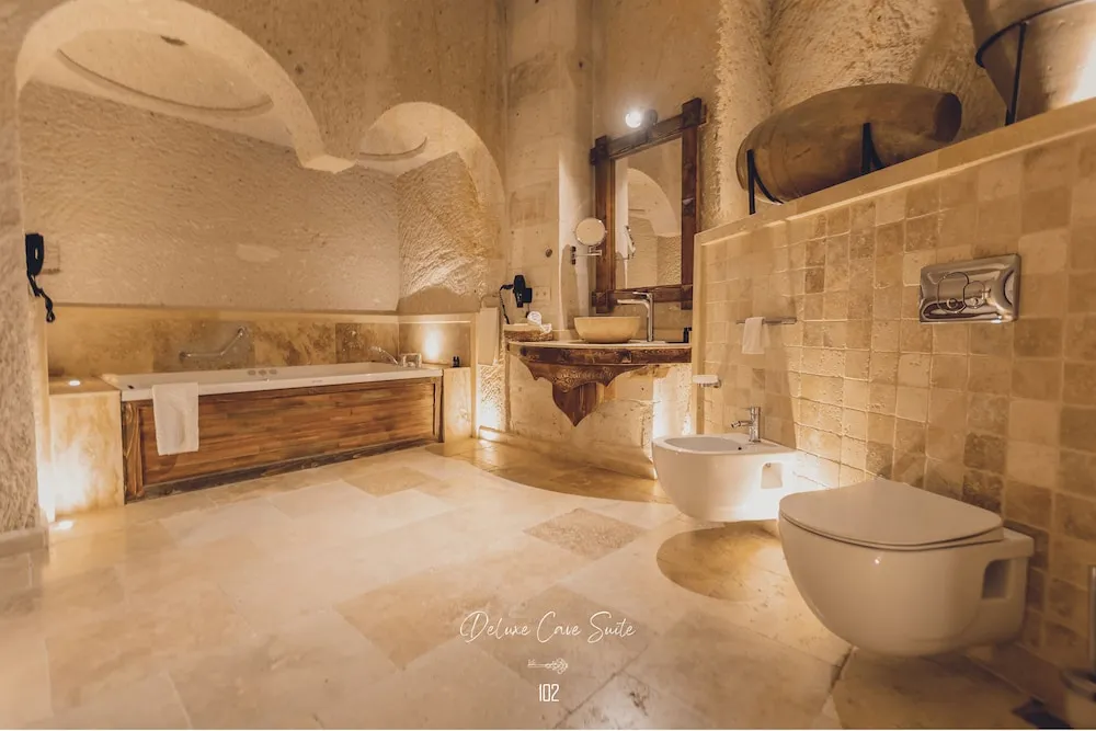 Deluxe Cave Suite With Jacuzzi