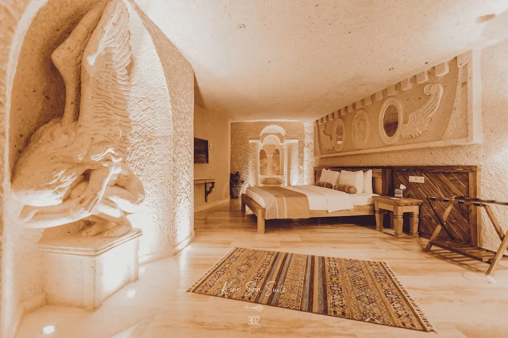 Spa Cave Suite