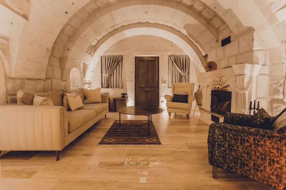 Spa Cave Suite