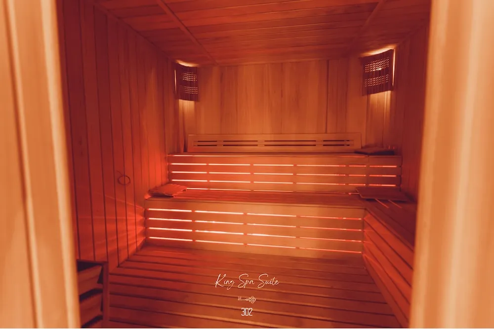 Spa Cave Suite