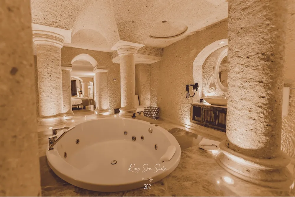Spa Cave Suite