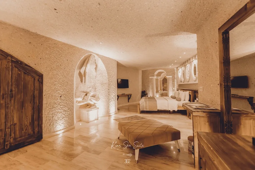 Spa Cave Suite