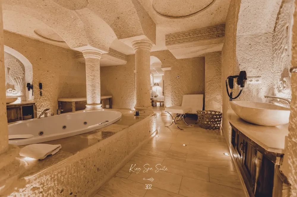 Spa Cave Suite