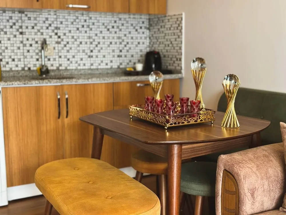 City Süit, 1 En Büyük (King) Boy Yatak ve Çekyat, Balkon, Kısmi Deniz Manzaralı